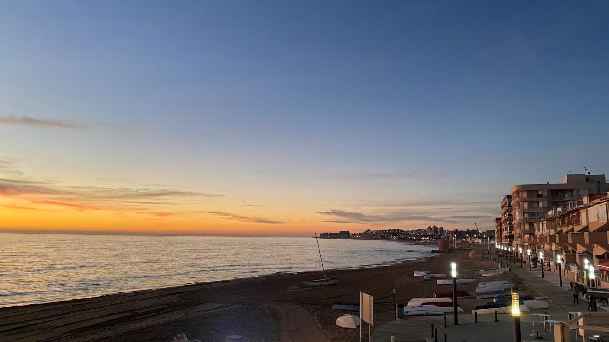 Beachfront Apartment - La Mata ตอร์เรเวียคา ภายนอก รูปภาพ