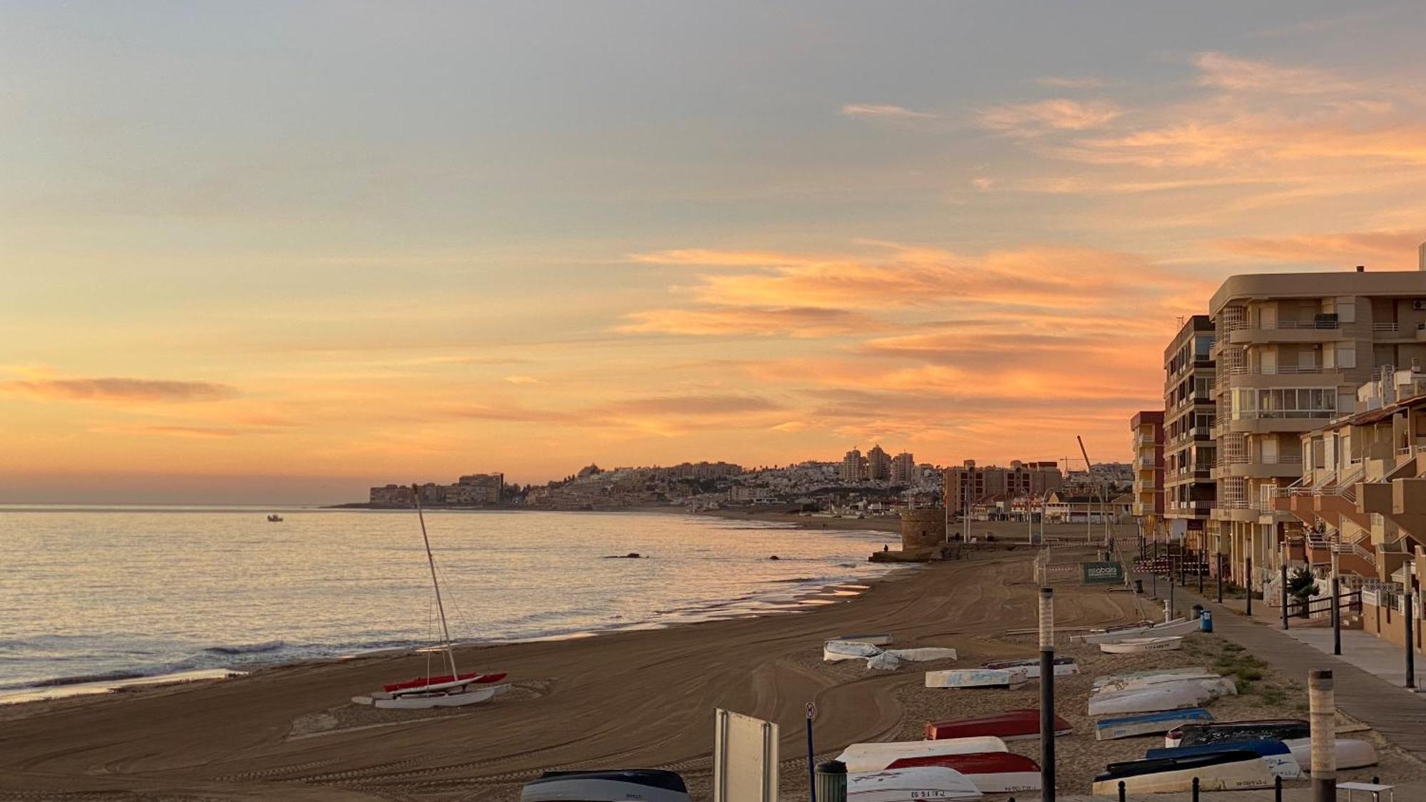 Beachfront Apartment - La Mata ตอร์เรเวียคา ภายนอก รูปภาพ
